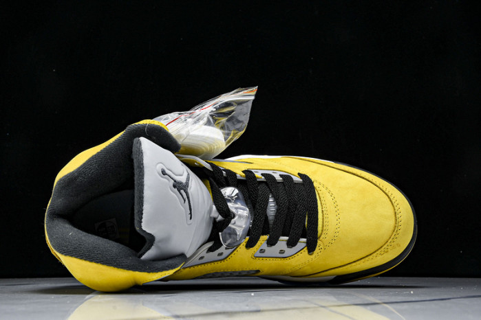 Jordan 5 Retro Tokyo T23 (2025)  - IO3372-700