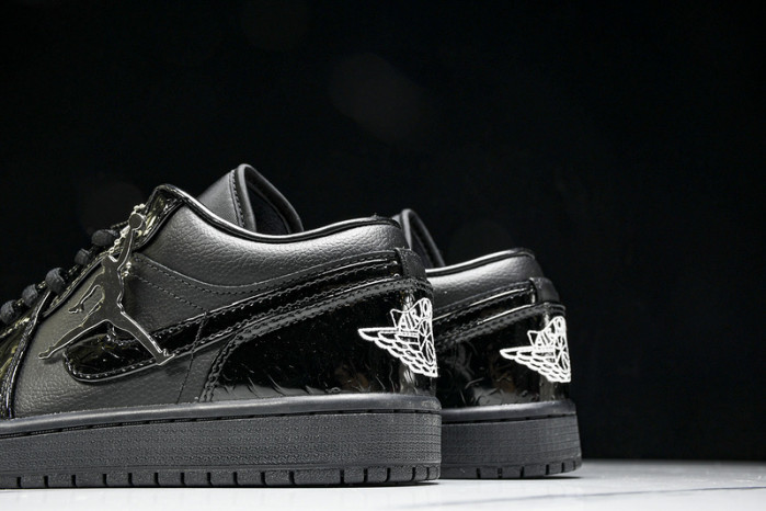 Air Jordan 1 Low “Black Croc”  HJ7743-010