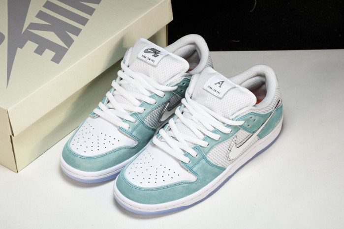 APRIL SKKATEBOARDS x NK SB Dunk Low  FD2562-400