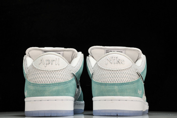 APRIL SKKATEBOARDS x NK SB Dunk Low  FD2562-400