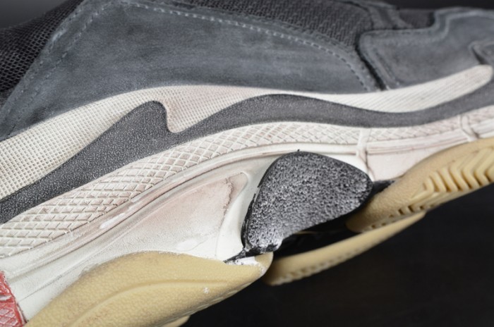 BL 17FW TRIPLE S TRAINER  BLACK/ RED MENS W05M23972