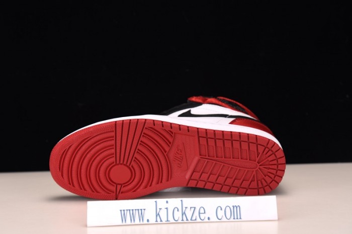 Jordan 1 Retro High Satin Black Toe - CD0461-016