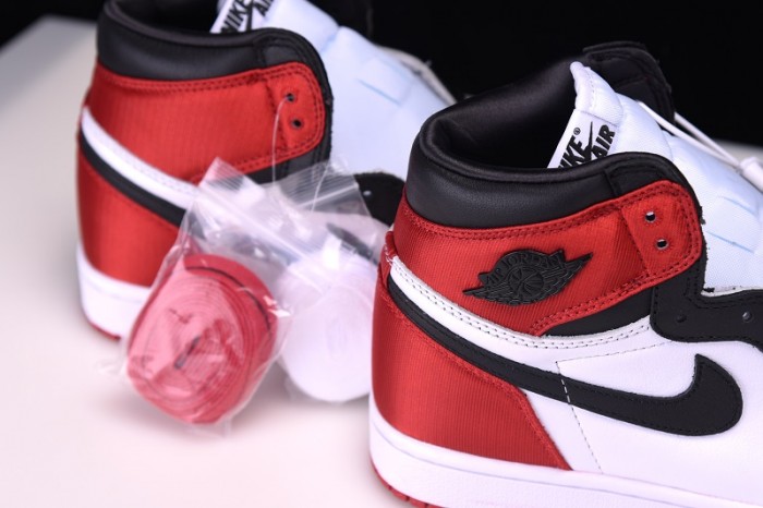 Jordan 1 Retro High Satin Black Toe - CD0461-016